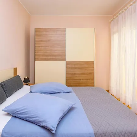 4221b Διαμέρισμα