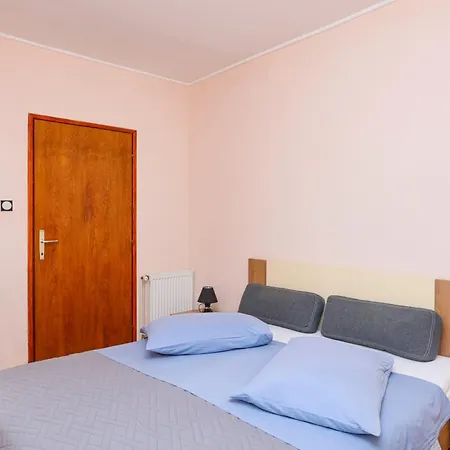 Appartement 4221b Brodarica (Sibenik-Knin)