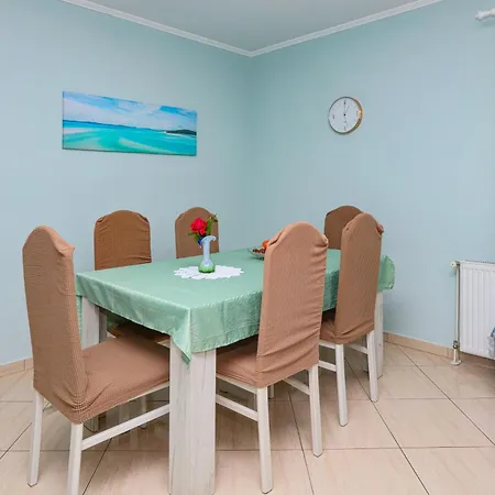 4221b * Brodarica (Sibenik-Knin)