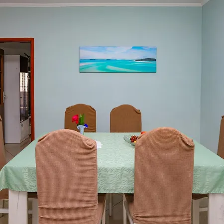 4221b Διαμέρισμα *