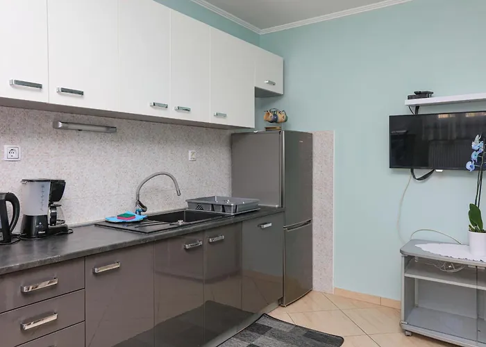 4221b * Brodarica (Sibenik-Knin)