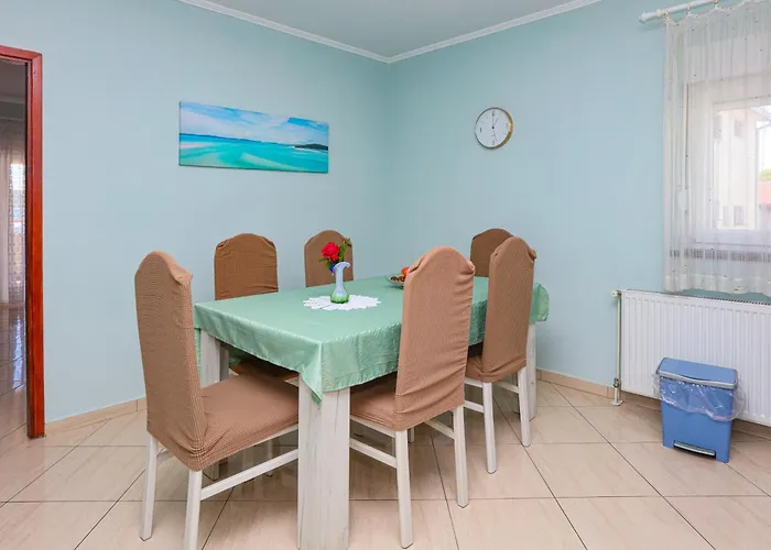 4221b * Brodarica (Sibenik-Knin)